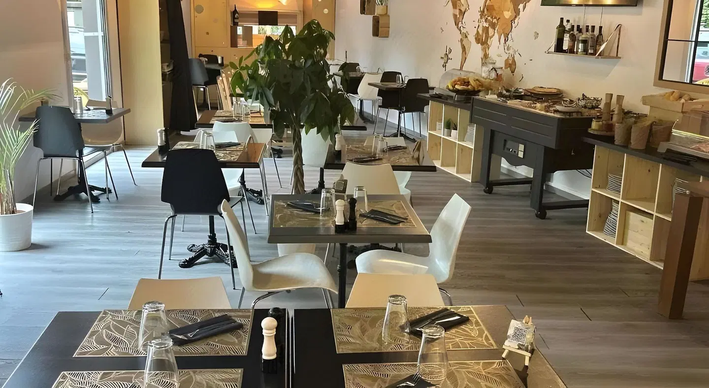 Standing Hotel Suites by Actisource Restaurant