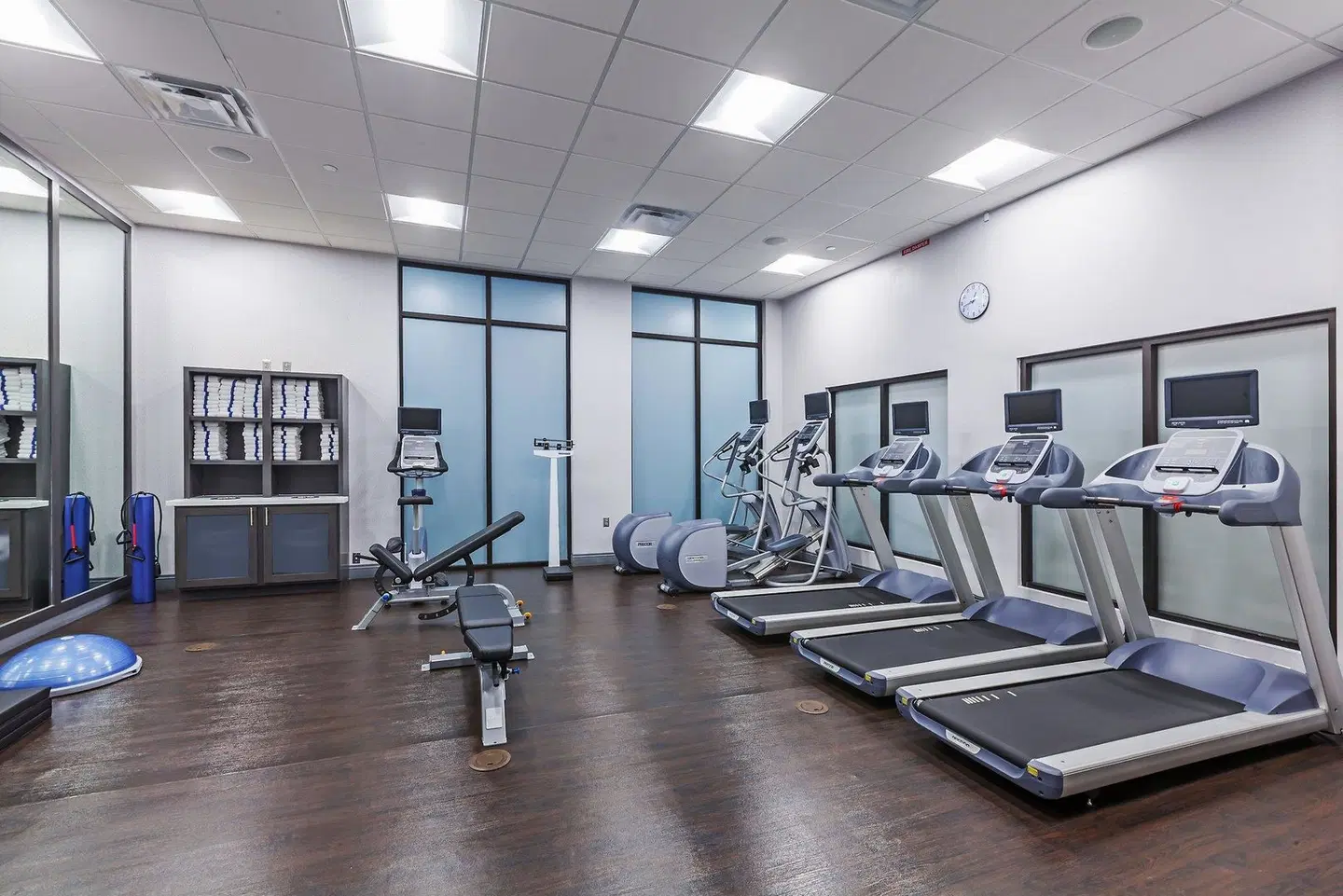 Holiday Inn Houston NE-Bush Airport Area SPORTS_AND_LEISURE