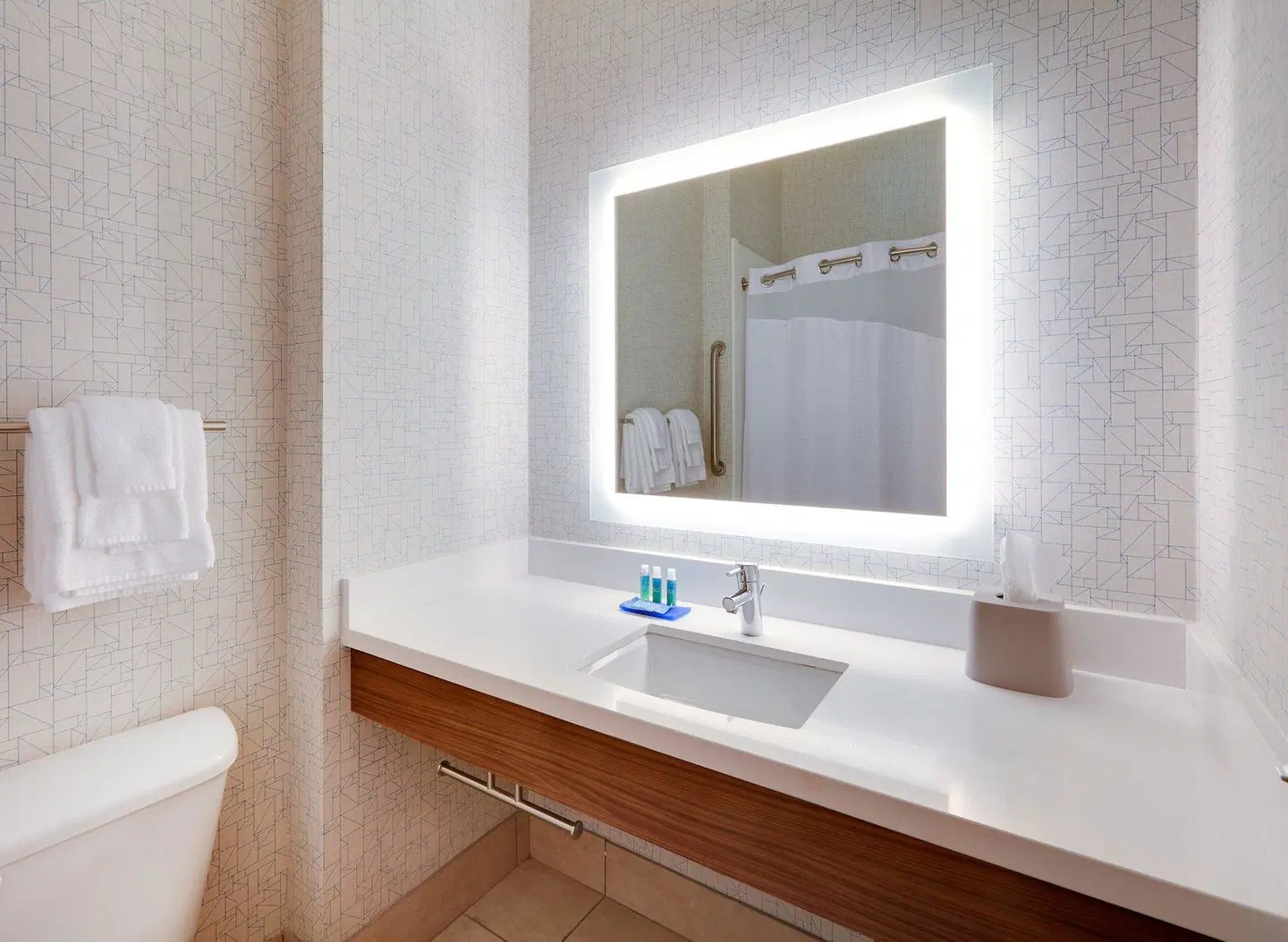 Holiday Inn Express & Suites Burleson/Ft. Worth by IHG Badezimmer