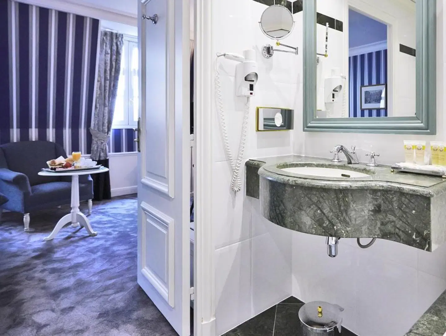Golden Tulip Washington Opera Badezimmer