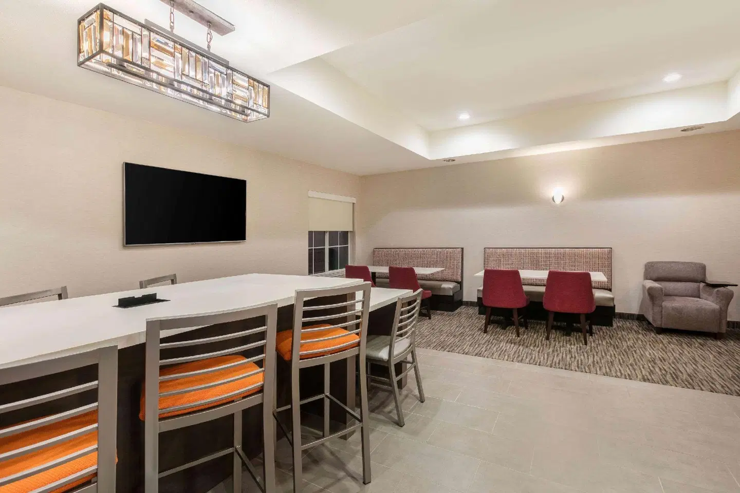 La Quinta Inn & Suites by Wyndham Fredericksburg Bar