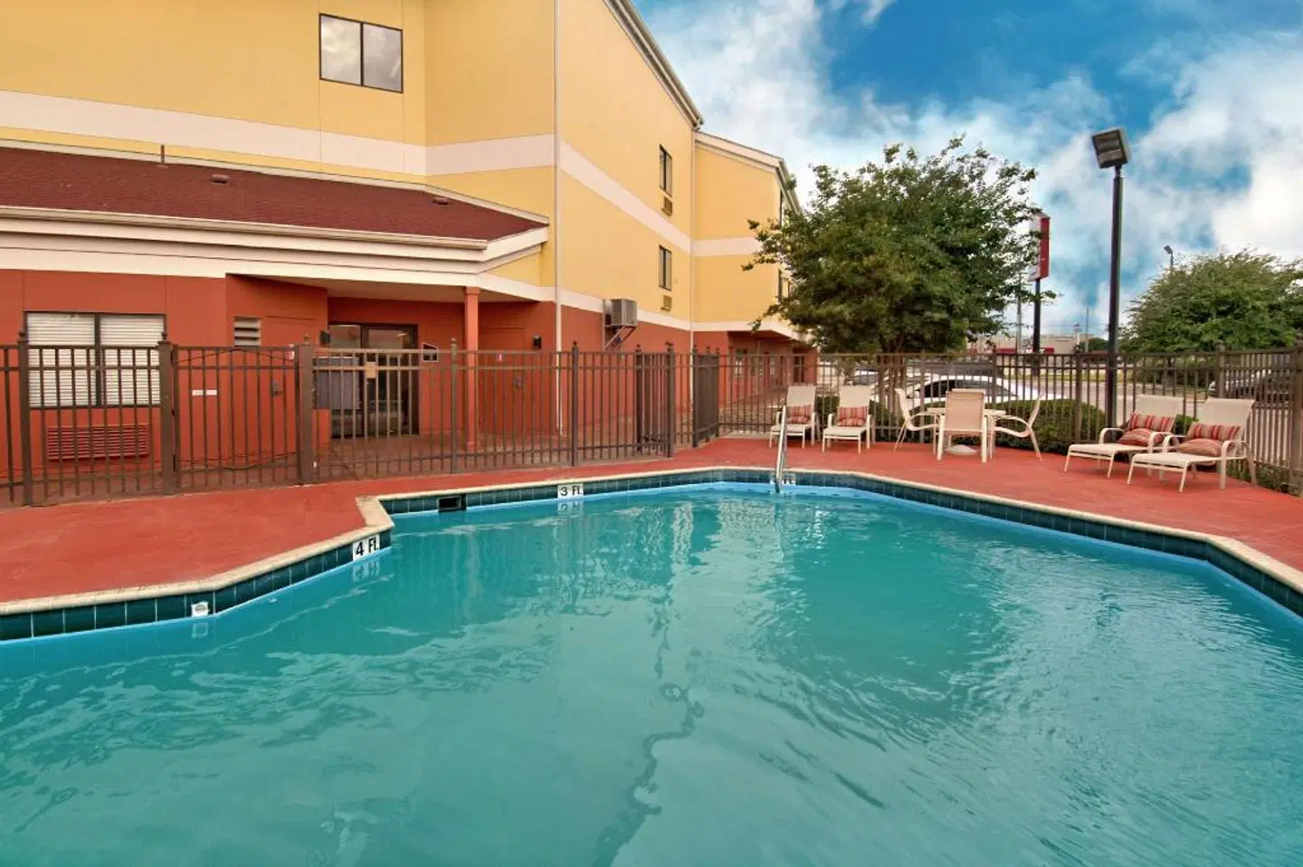 Red Roof Inn San Antonio - SeaWorld/Northwest OUTDOOR_POOL