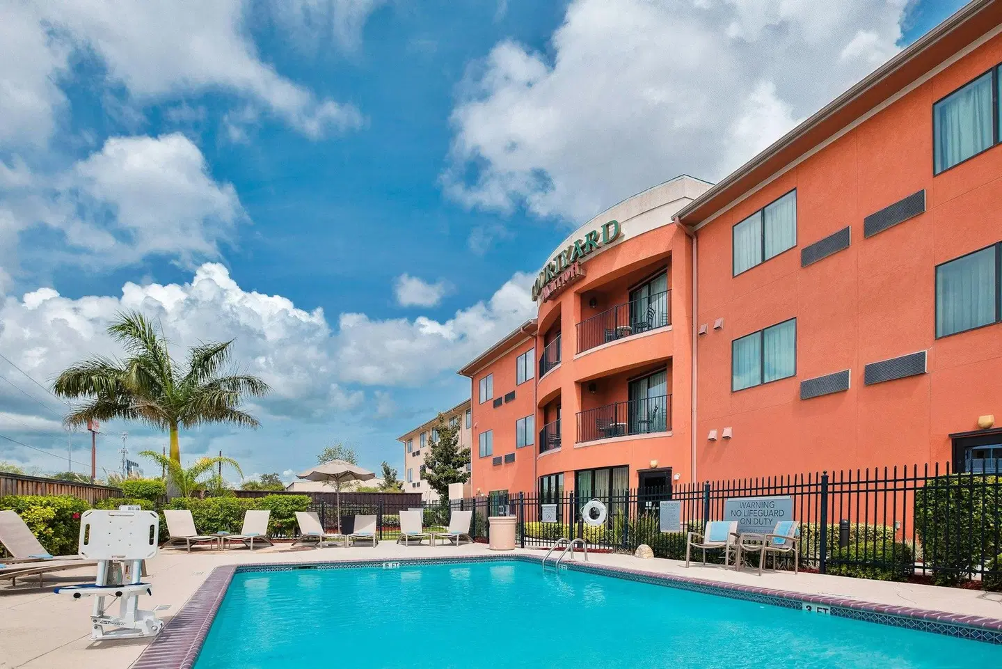 Courtyard by Marriott Corpus Christi OUTDOOR_POOL