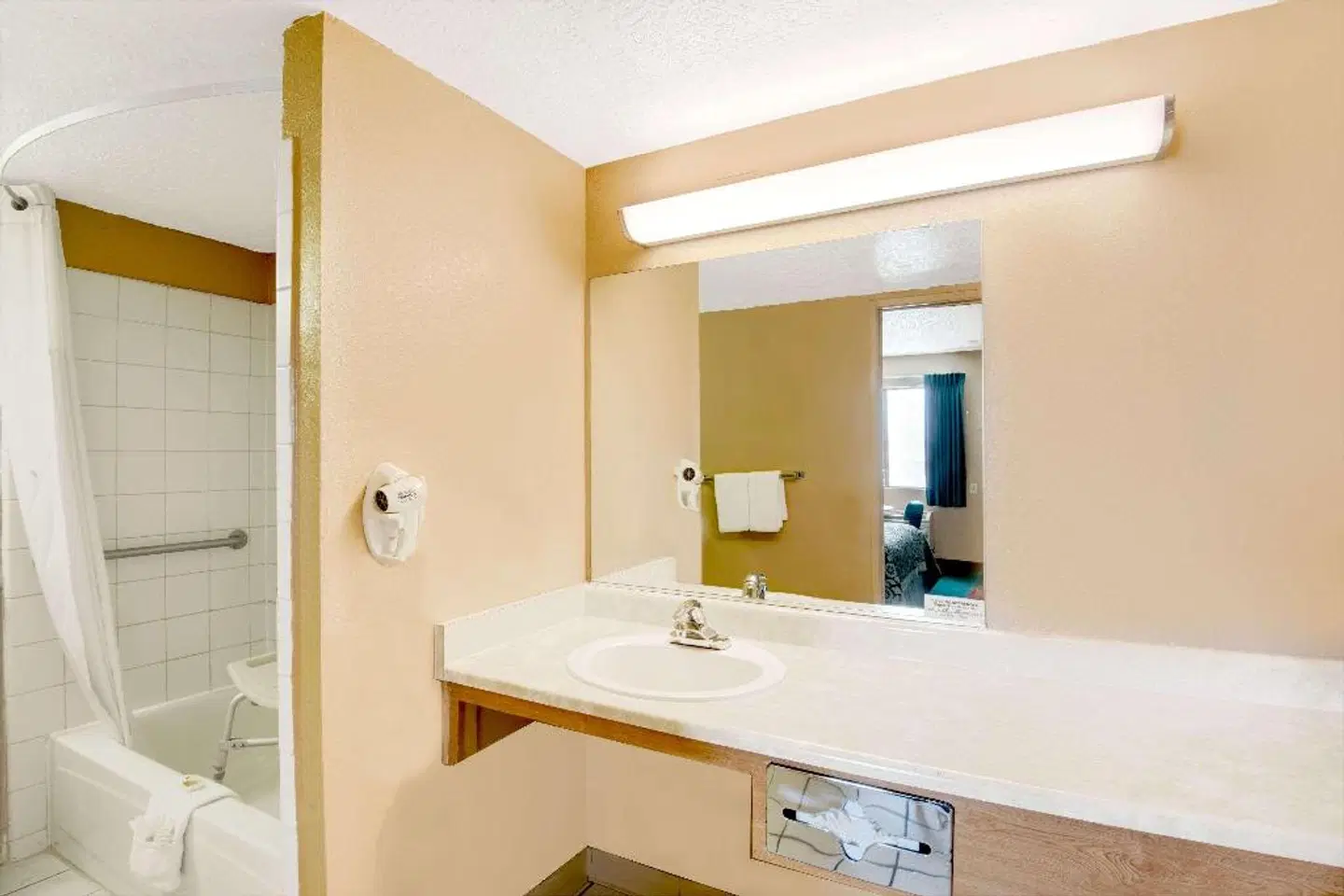 Days Inn by Wyndham El Paso Airport East Badezimmer