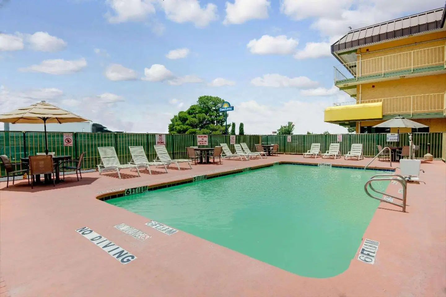 Days Inn by Wyndham El Paso Airport East OUTDOOR_POOL