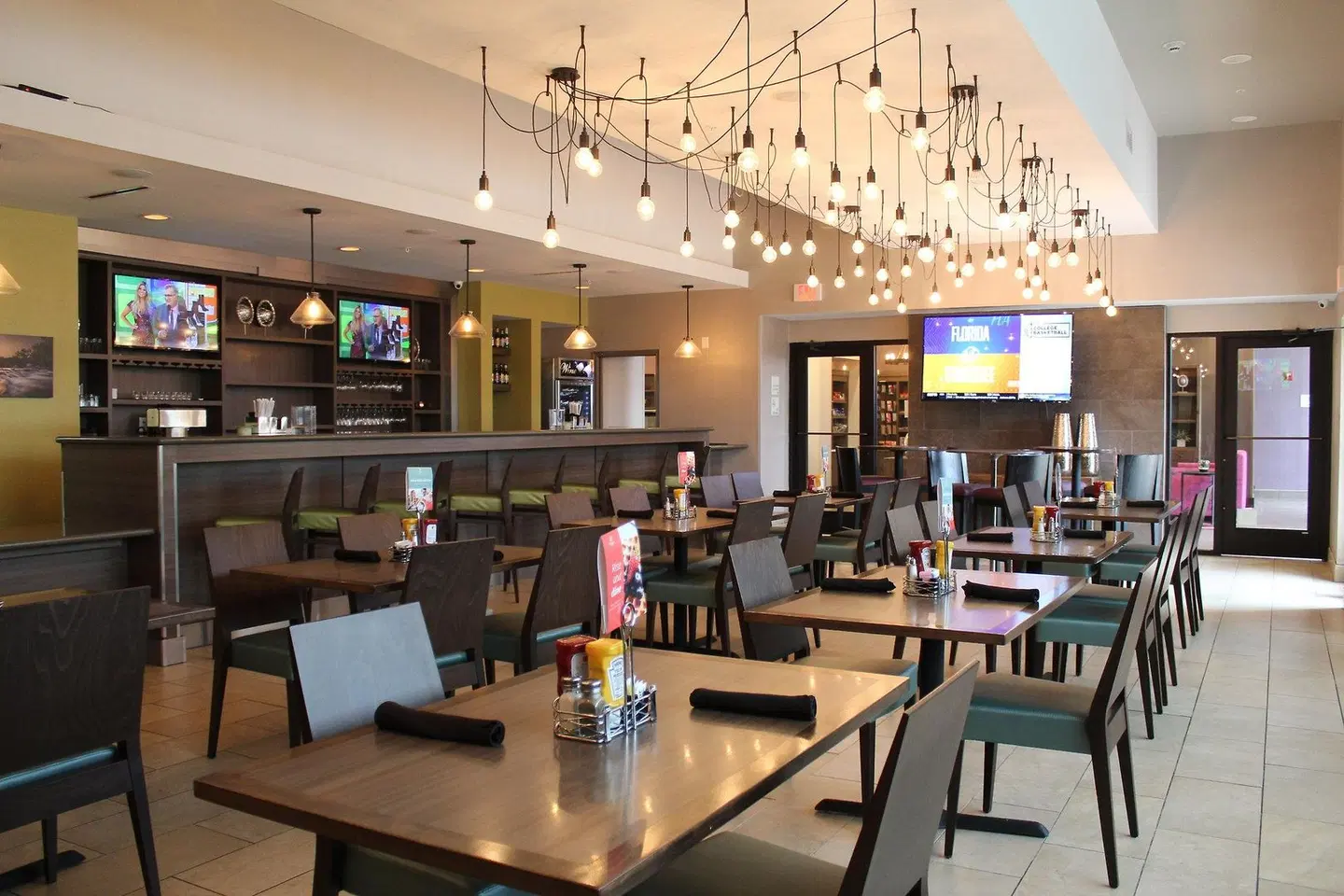 Holiday Inn San Marcos-Convention CTR Area by IHG Bar