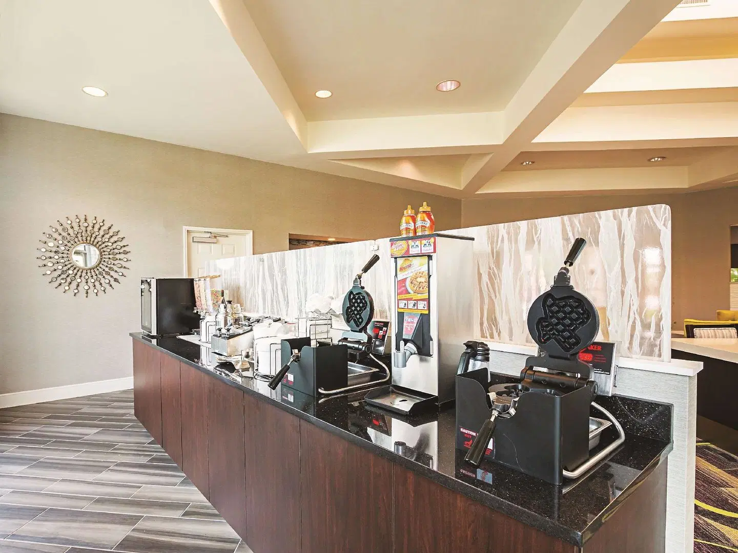 La Quinta Inn & Suites by Wyndham Fort Worth City View Bar