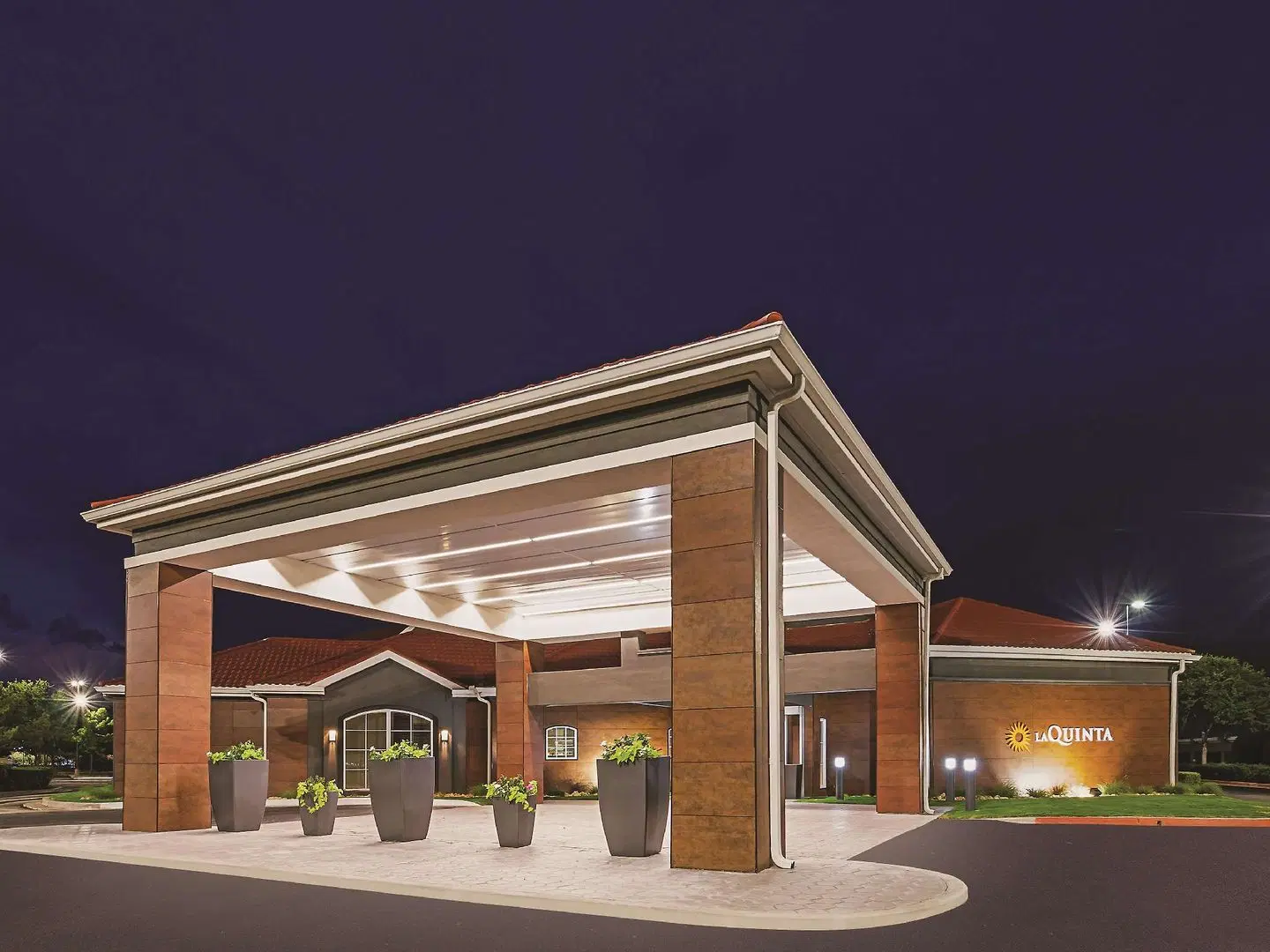 La Quinta Inn & Suites by Wyndham Fort Worth City View EXTERIOR
