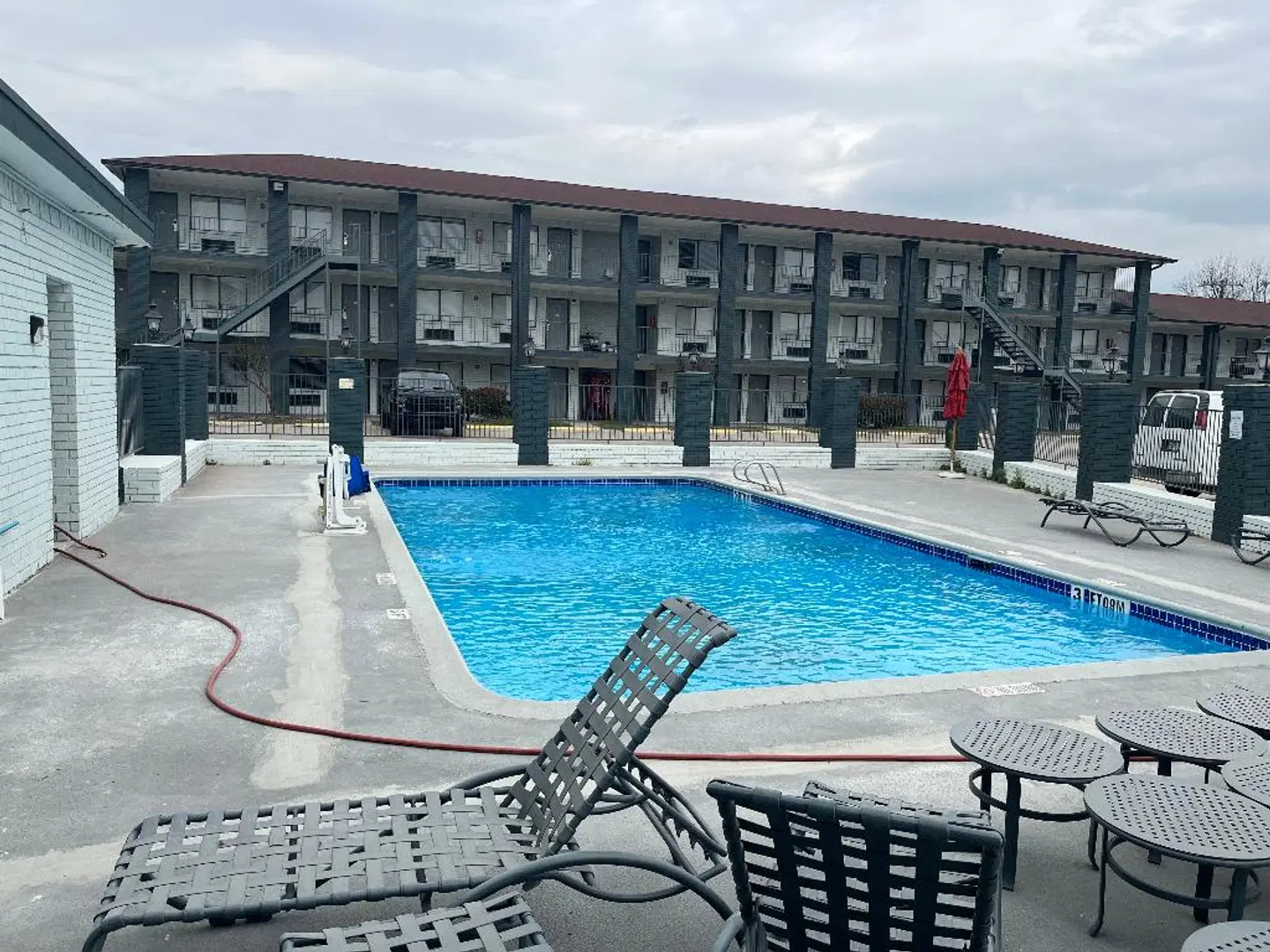 HomeTowne Studios by Red Roof San Antonio E - near AT&T Center OUTDOOR_POOL