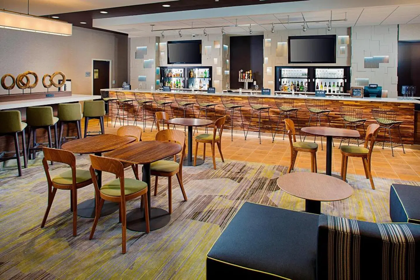 Courtyard by Marriott Dallas Carrollton and Carrollton Conference Center Bar