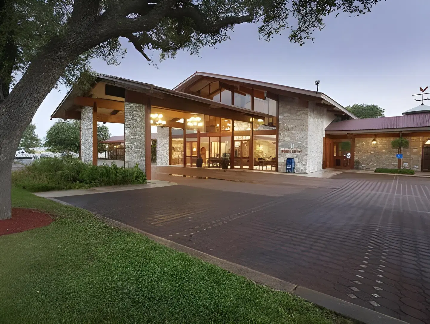 Inn of the Hills Hotel and Conference Center EXTERIOR
