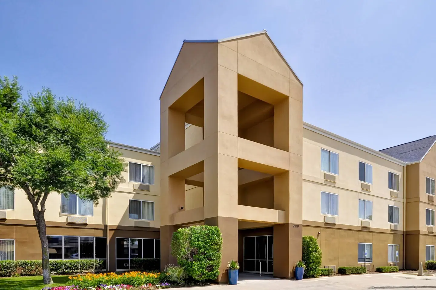 Fairfield by Marriott Inn & Suites Dallas Medical/Market Center EXTERIOR