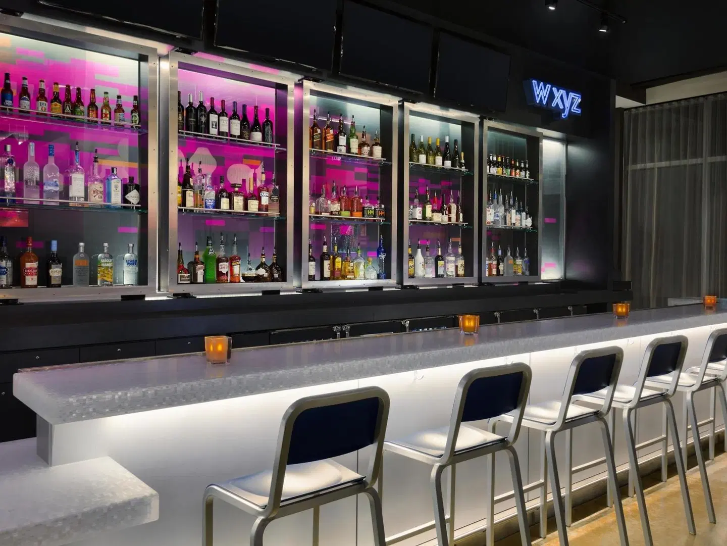 Aloft by Marriott Dallas Love Field Bar