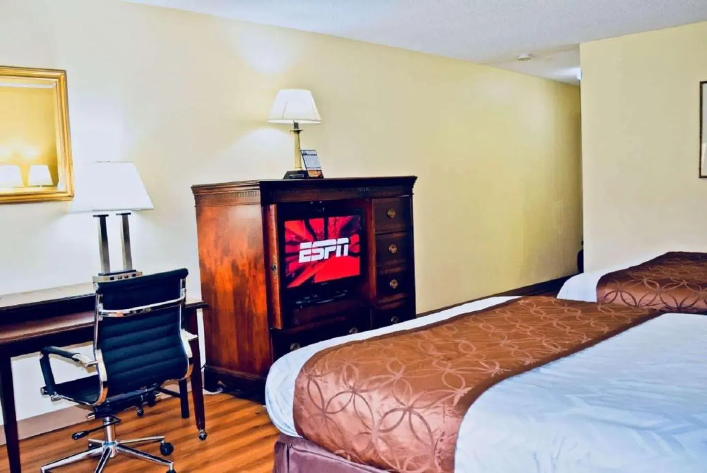 Days Inn by Wyndham Burleson Ft. Worth ROOM_EXAMPLE