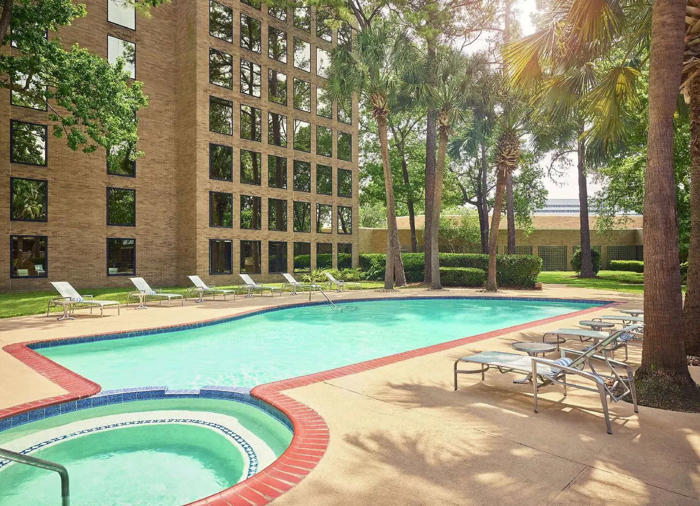 DoubleTree by Hilton Houston Intercontinental Airport OUTDOOR_POOL