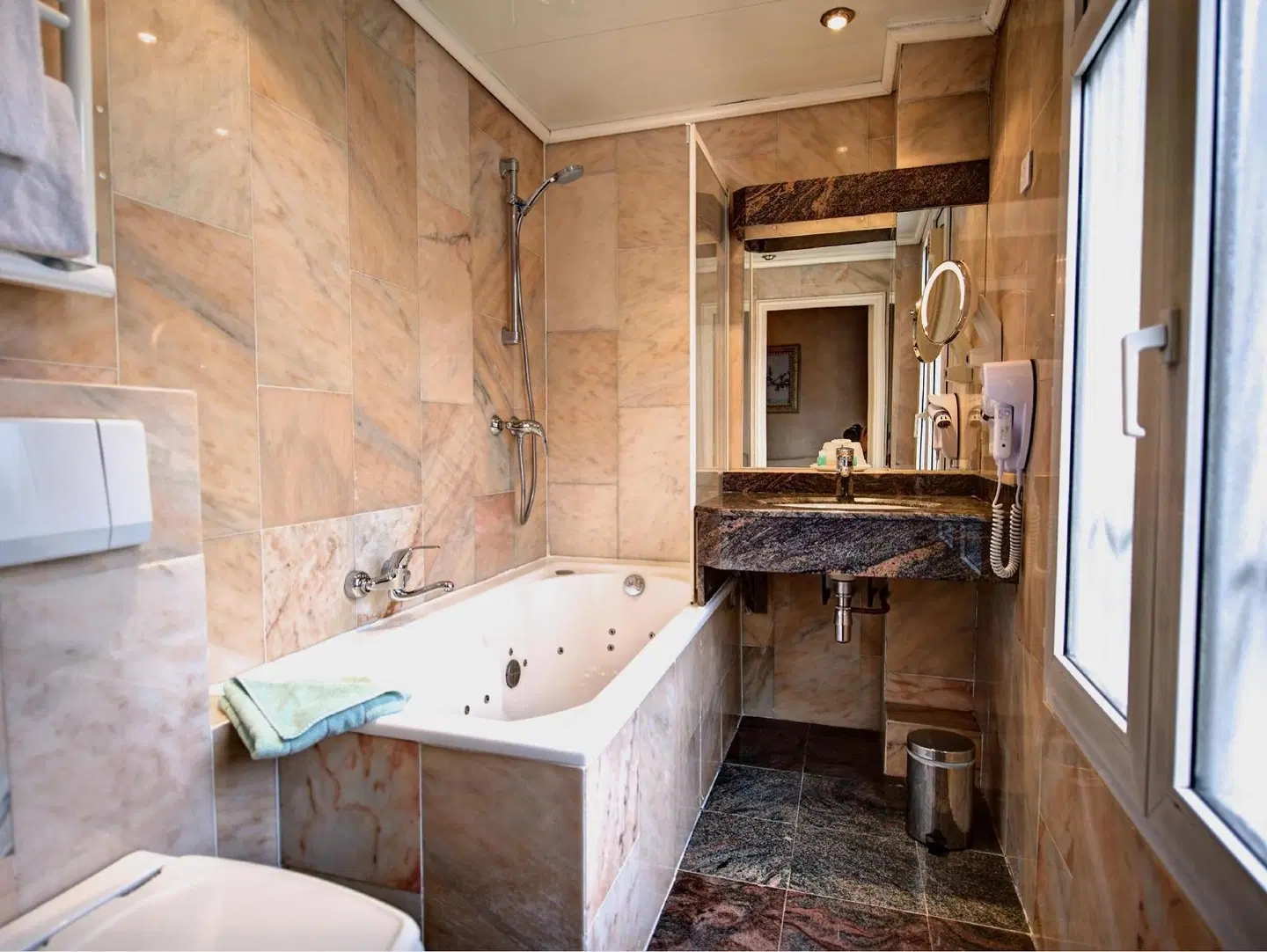Hôtel Du Midi Paris Badezimmer