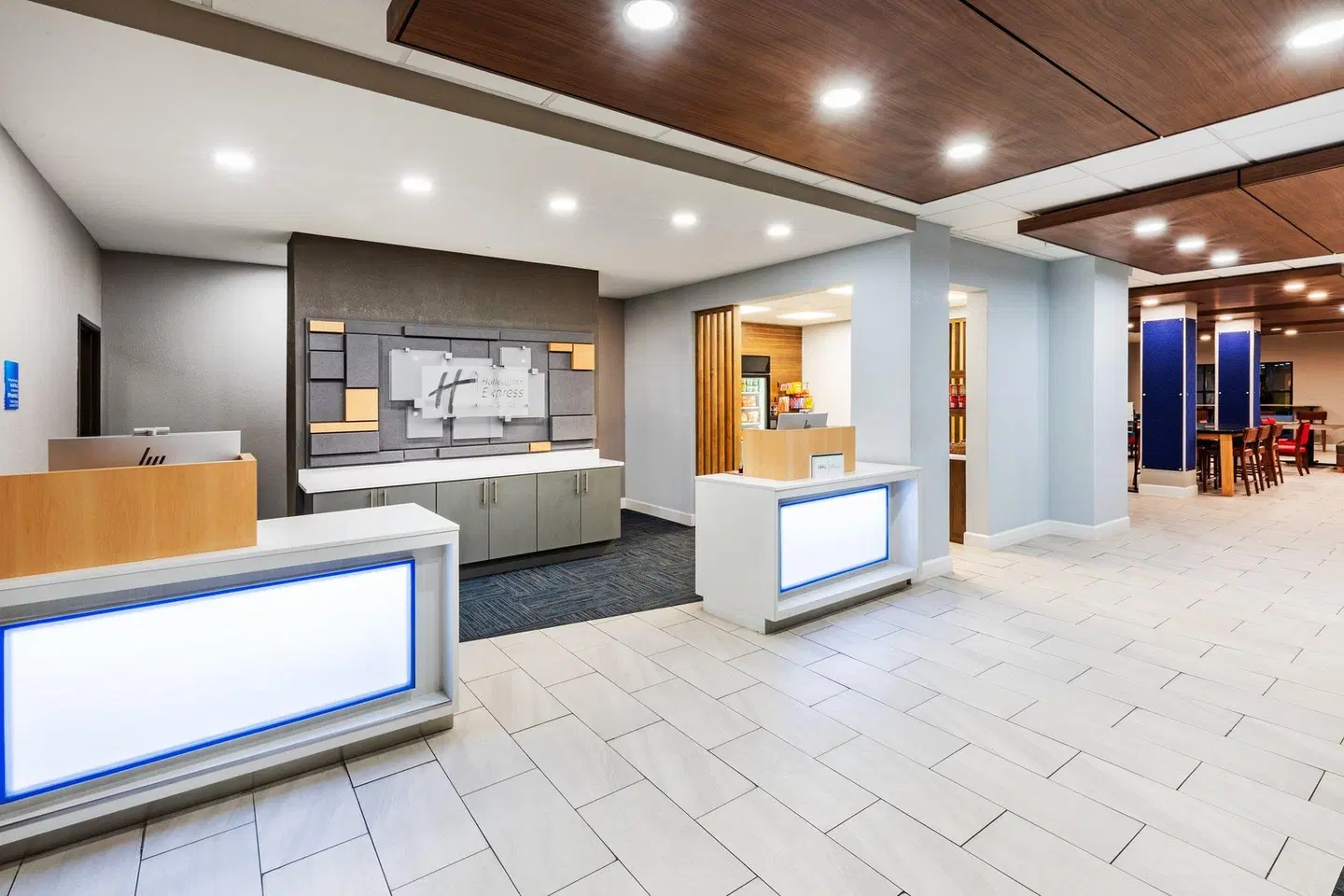 Holiday Inn Express & Suites Del Rio by IHG LOUNGE_LOBBY