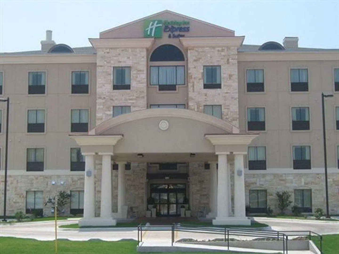 Holiday Inn Express & Suites Del Rio by IHG EXTERIOR