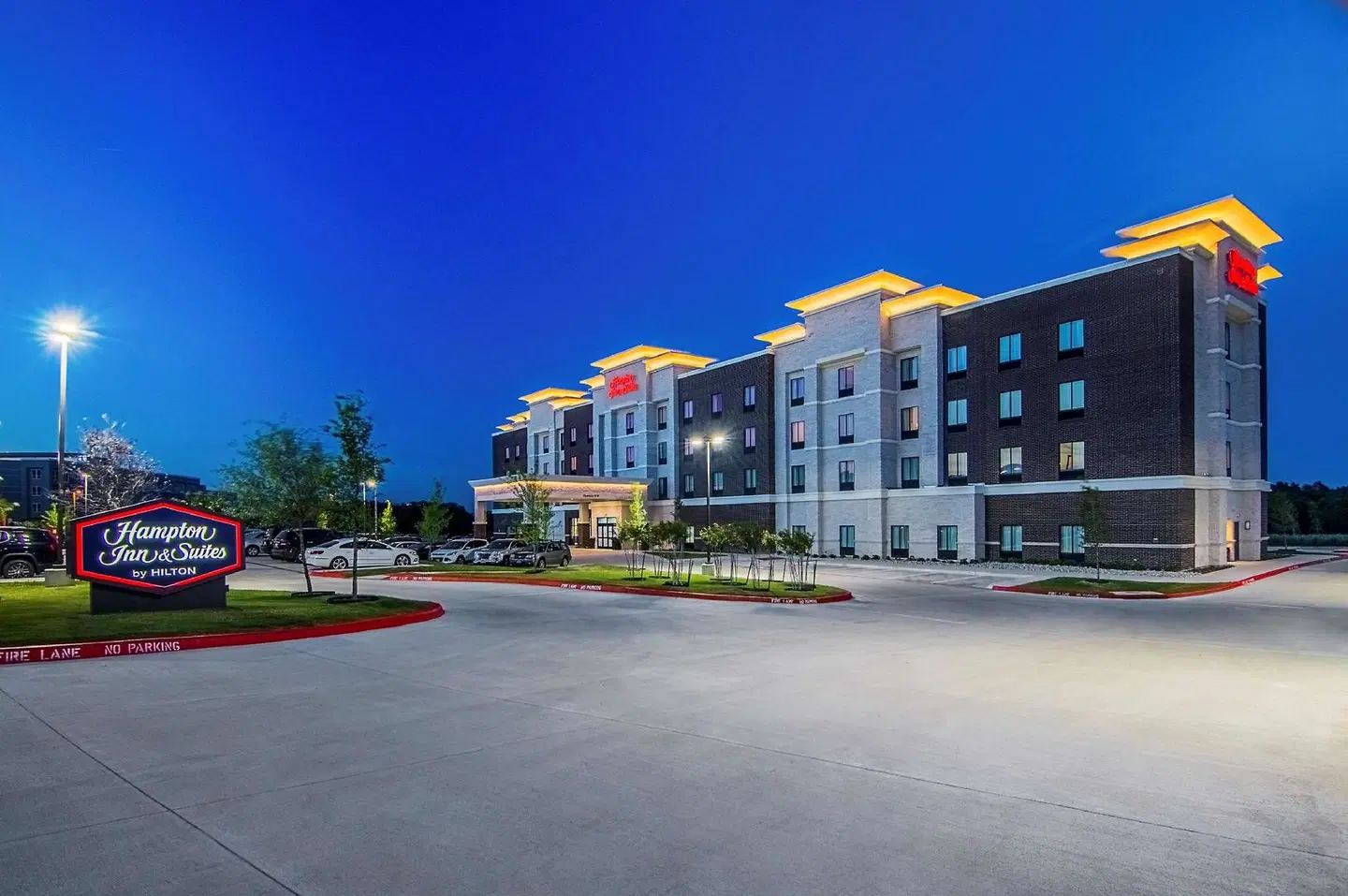 Hampton Inn & Suites Dallas/Richardson EXTERIOR
