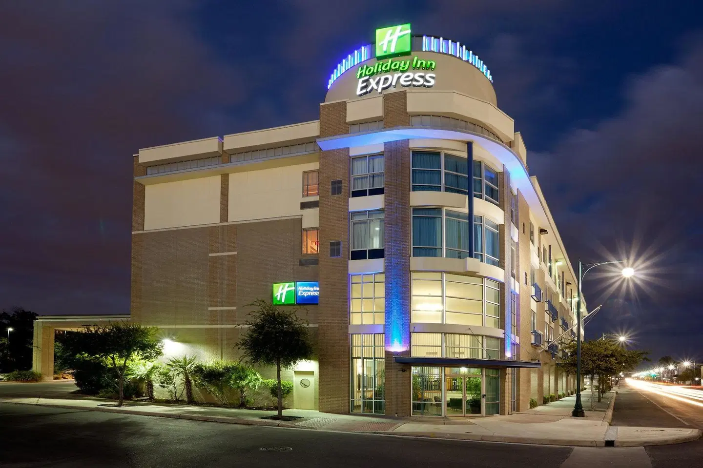 Holiday Inn Express San Antonio - Rivercenter Area EXTERIOR