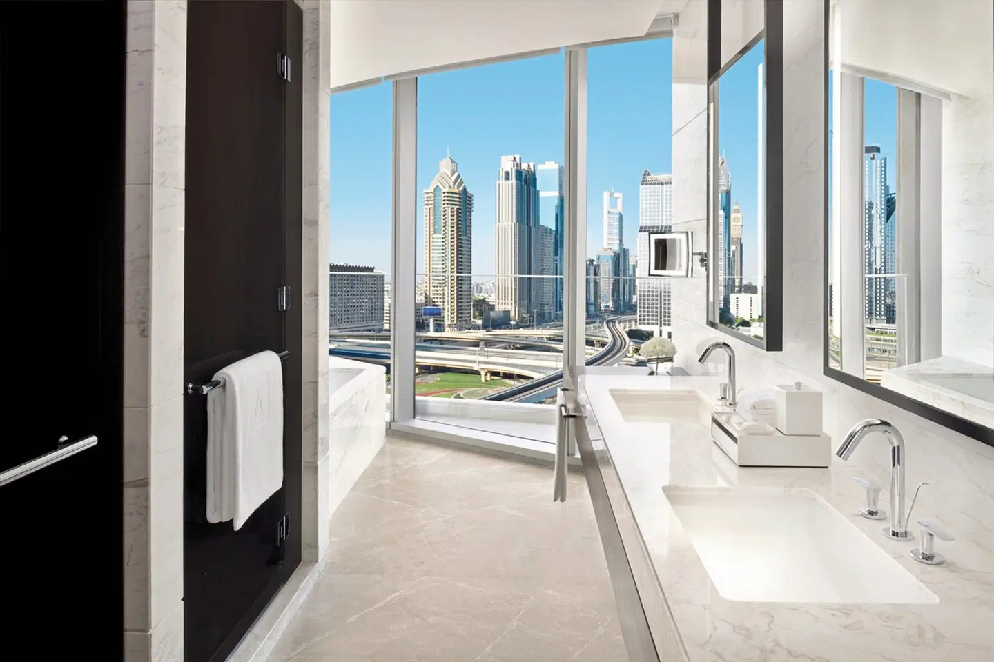 Address Sky View Badezimmer