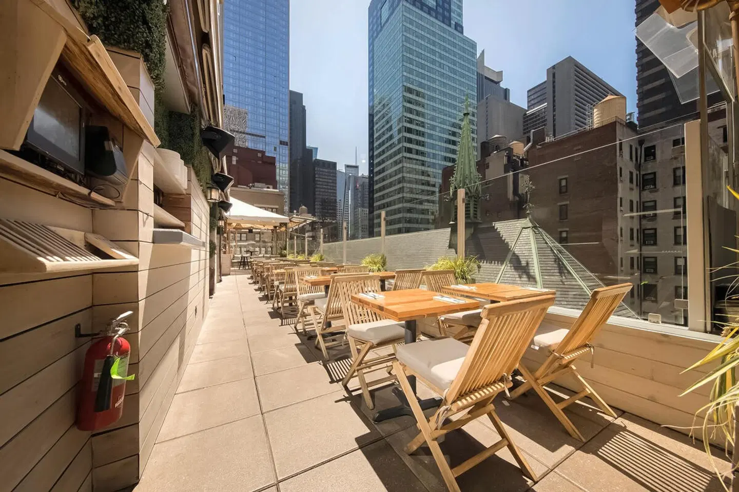 Sanctuary Hotel New York Terrasse