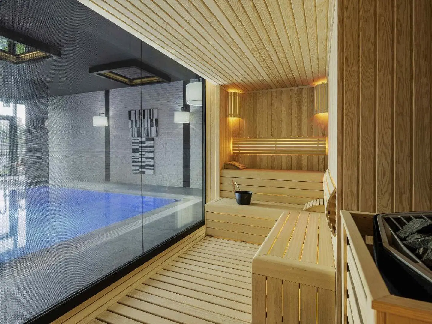 Mövenpick Living Istanbul Camlivadi Hallenbad
