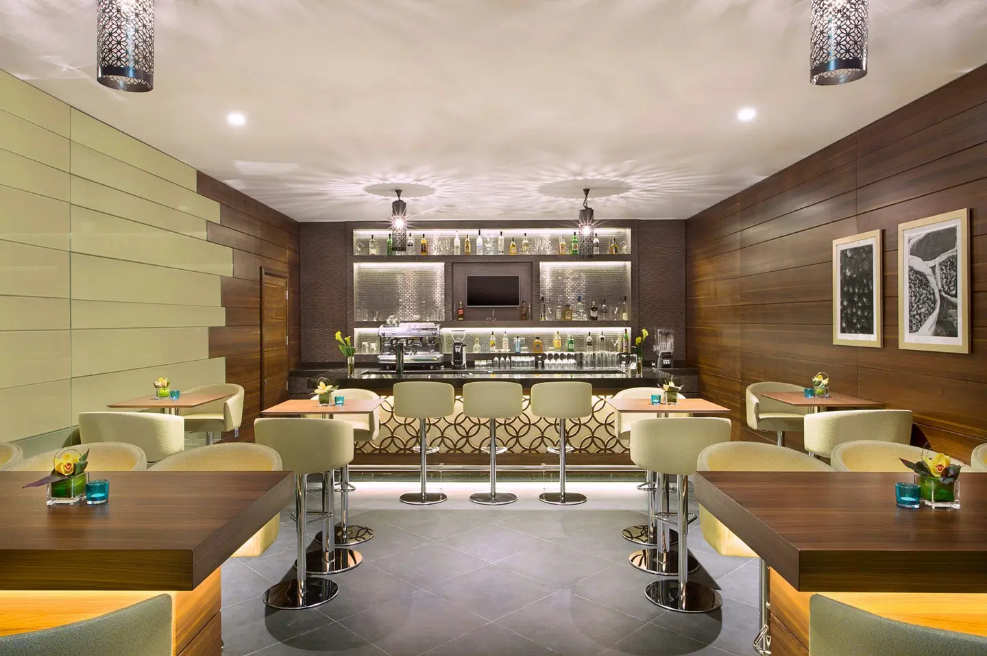 Hilton Garden Inn Dubai Deira Bar