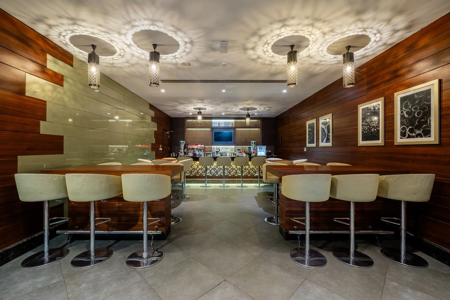 Hilton Garden Inn Dubai Deira Bar