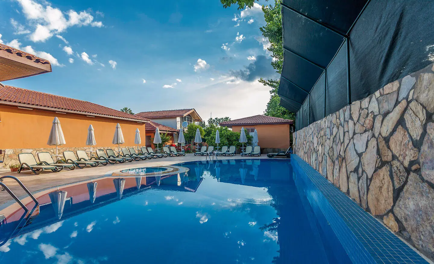 Özlem Garden OUTDOOR_POOL