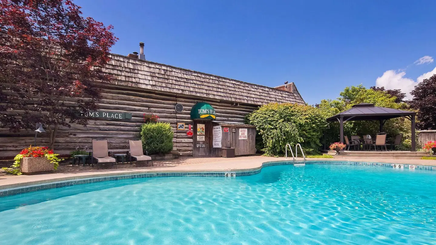 Best Western Fireside Inn OUTDOOR_POOL