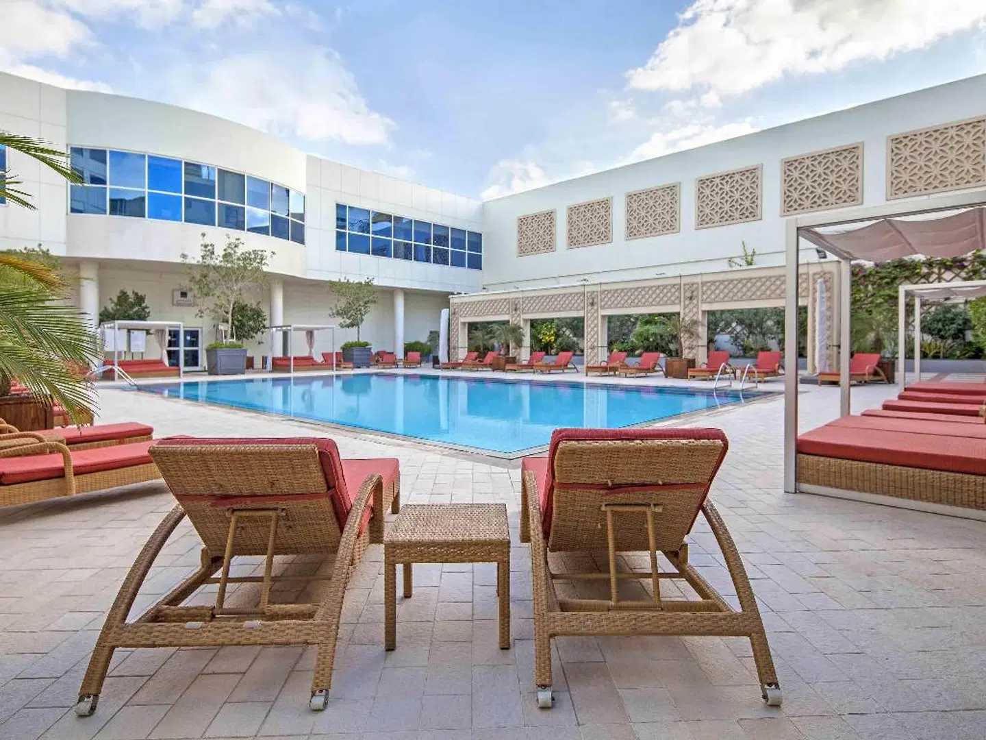 Novotel World Trade Centre Dubai Hotel OUTDOOR_POOL