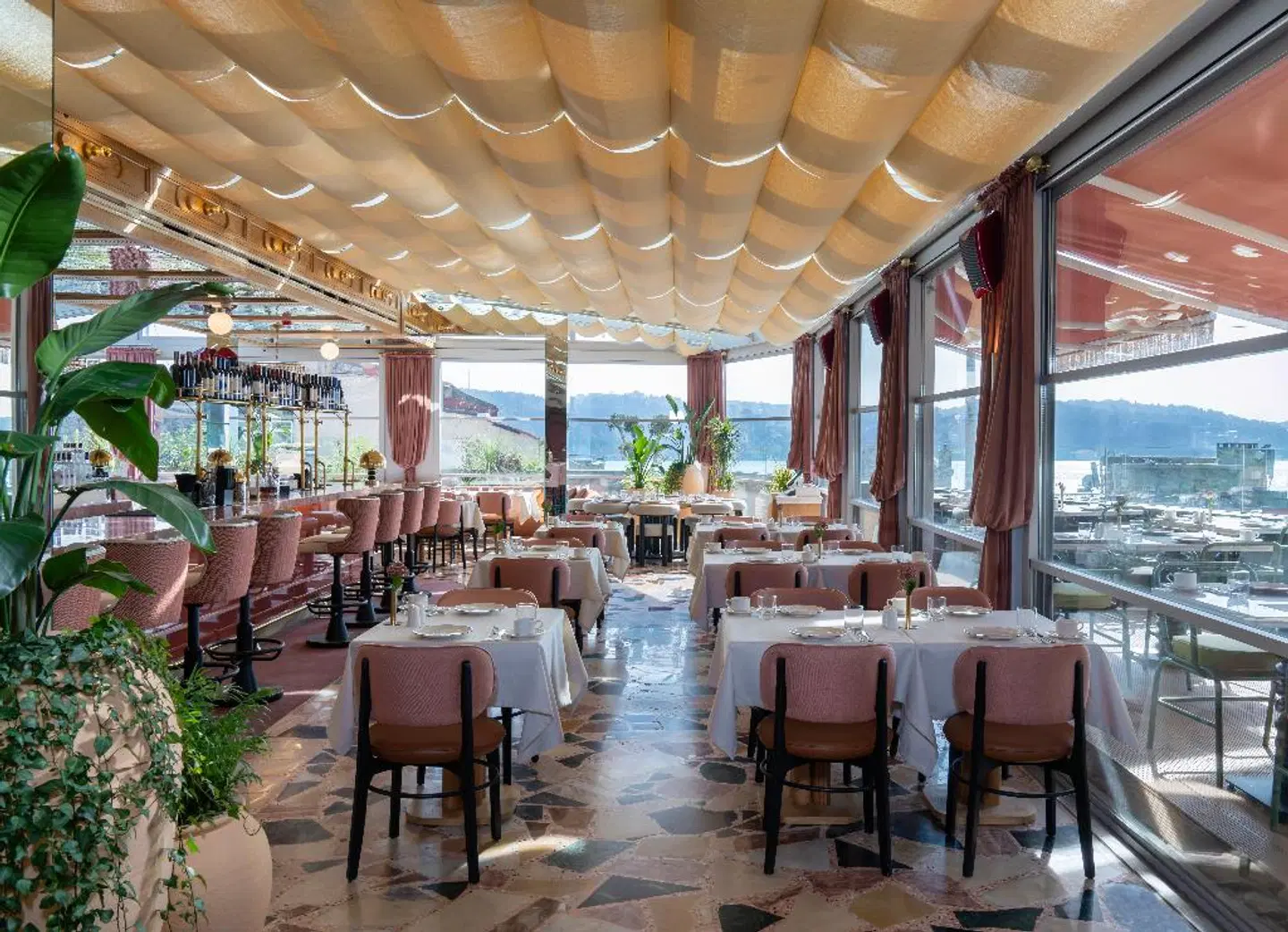 Crowne Plaza Istanbul Ortakoy Bosphorus by IHG Restaurant