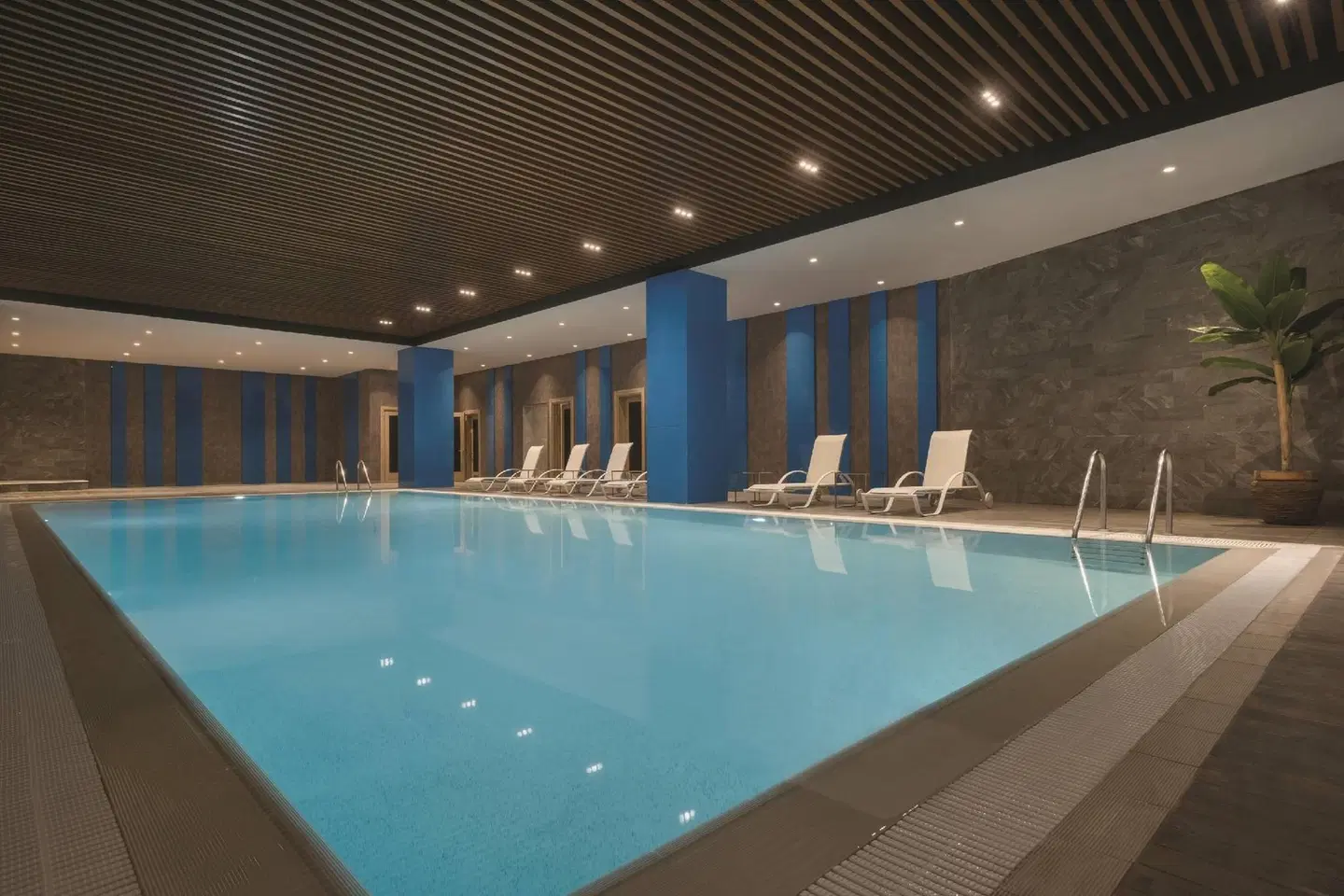 TRYP by Wyndham Istanbul Basin Ekspres Hallenbad