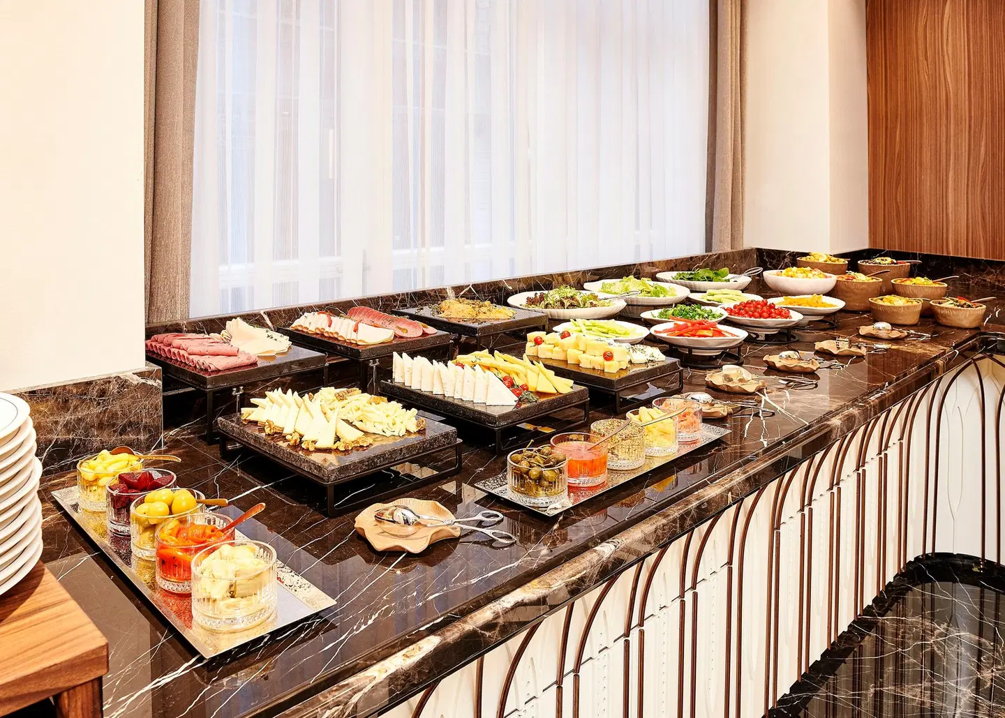 Les Temps Istanbul Karakoy, Curio Collection By Hilton Restaurant