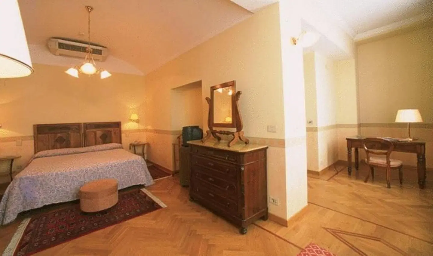 Roma e Rocca Cavour ROOM_EXAMPLE