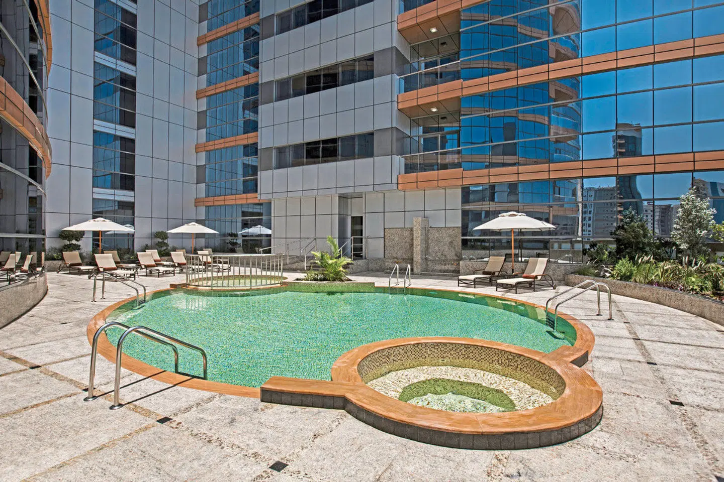 Doubletree by Hilton Dubai - Al Barsha OUTDOOR_POOL