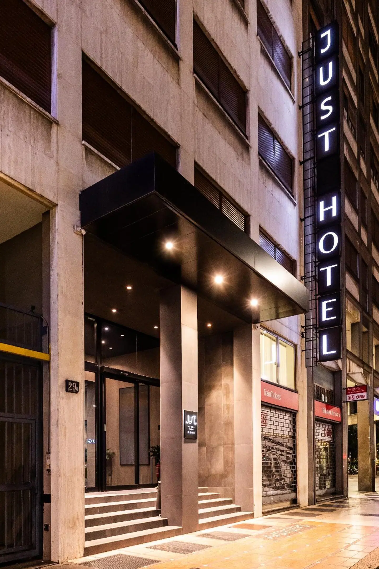 Just Hotel Milano EXTERIOR