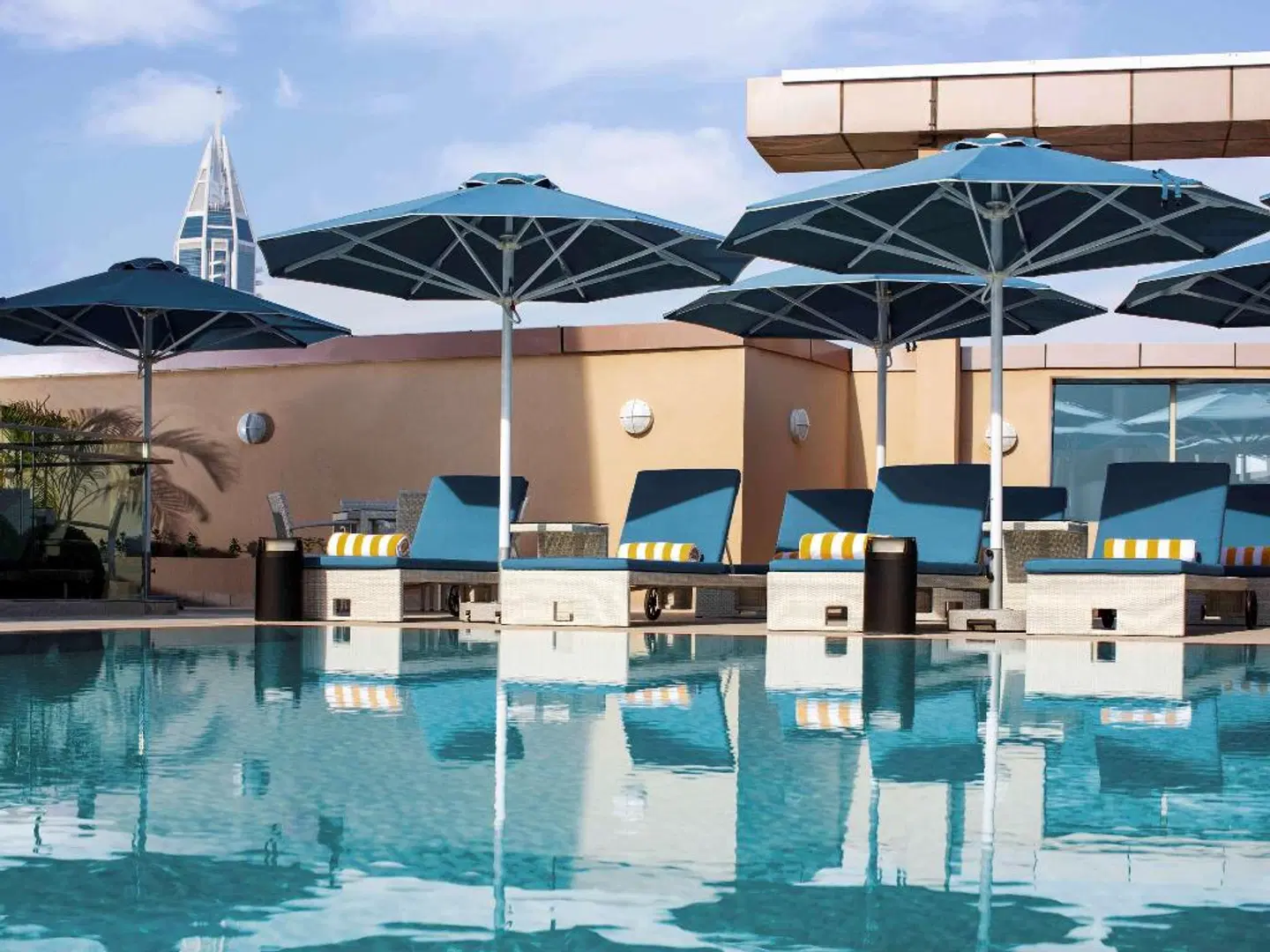 Pullman Dubai Jumeirah Lakes Towers - Hotel & Residence OUTDOOR_POOL