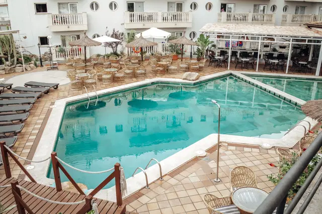 Alba Seleqtta OUTDOOR_POOL