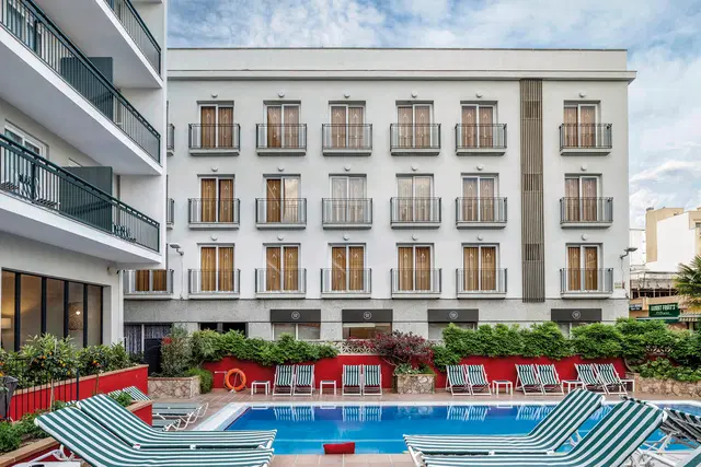 AQUA Hotel Bertran Park OUTDOOR_POOL