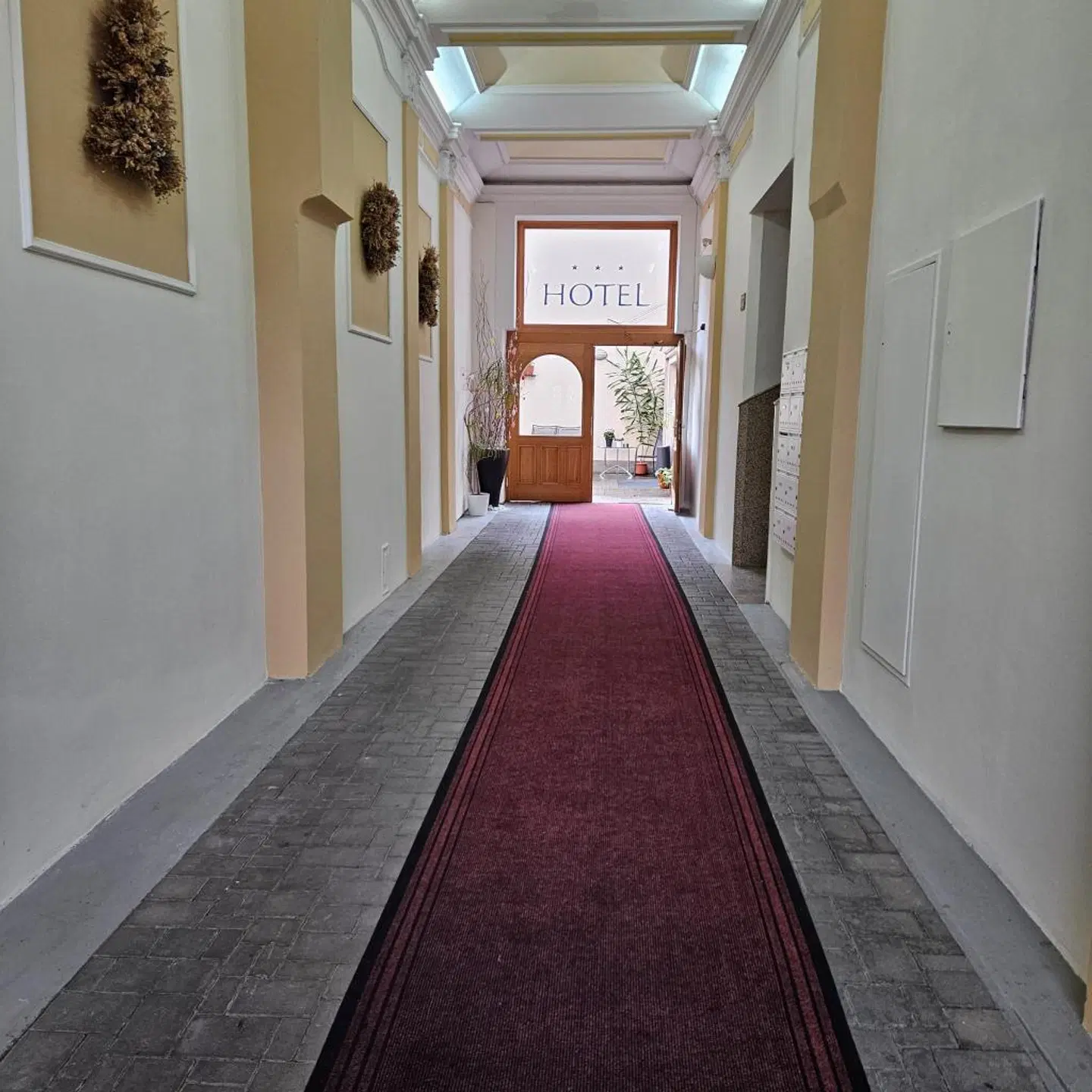 Claris LOUNGE_LOBBY