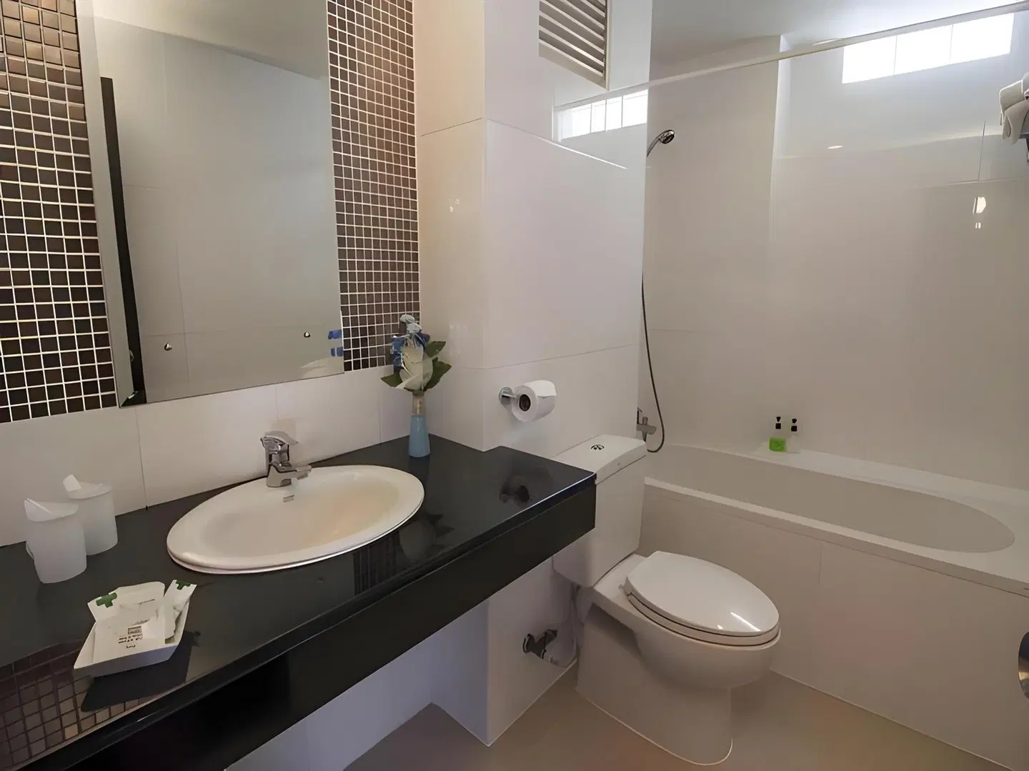 Holiday Garden Hotel & Resort Badezimmer