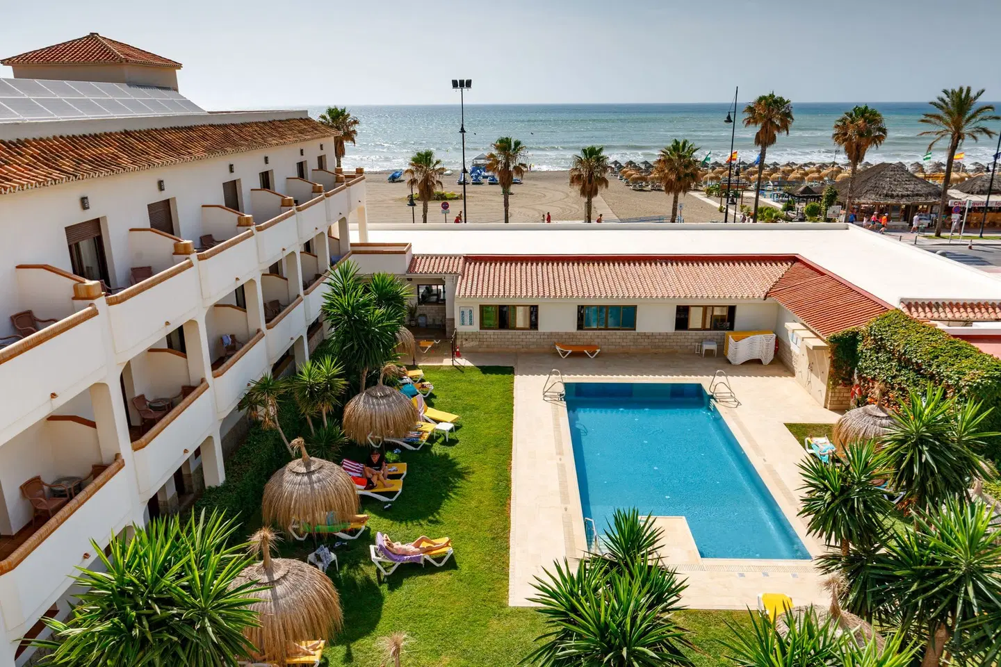 Tarik OUTDOOR_POOL