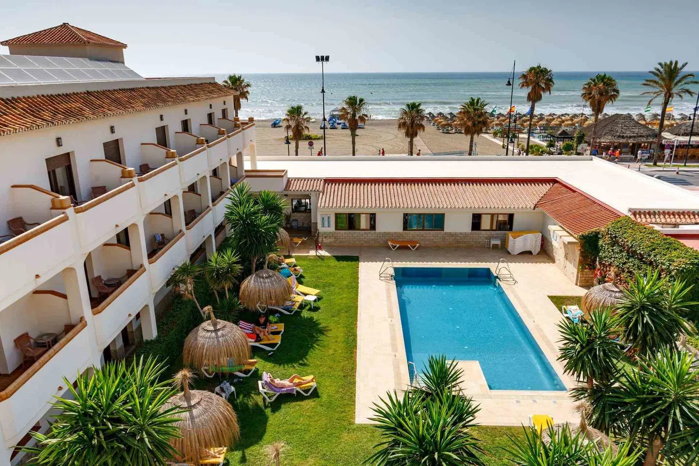 Tarik OUTDOOR_POOL