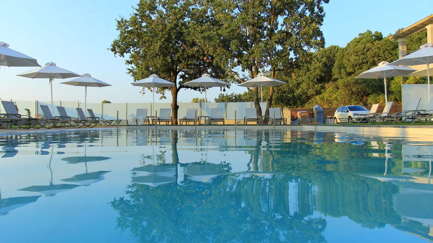 Karavos OUTDOOR_POOL