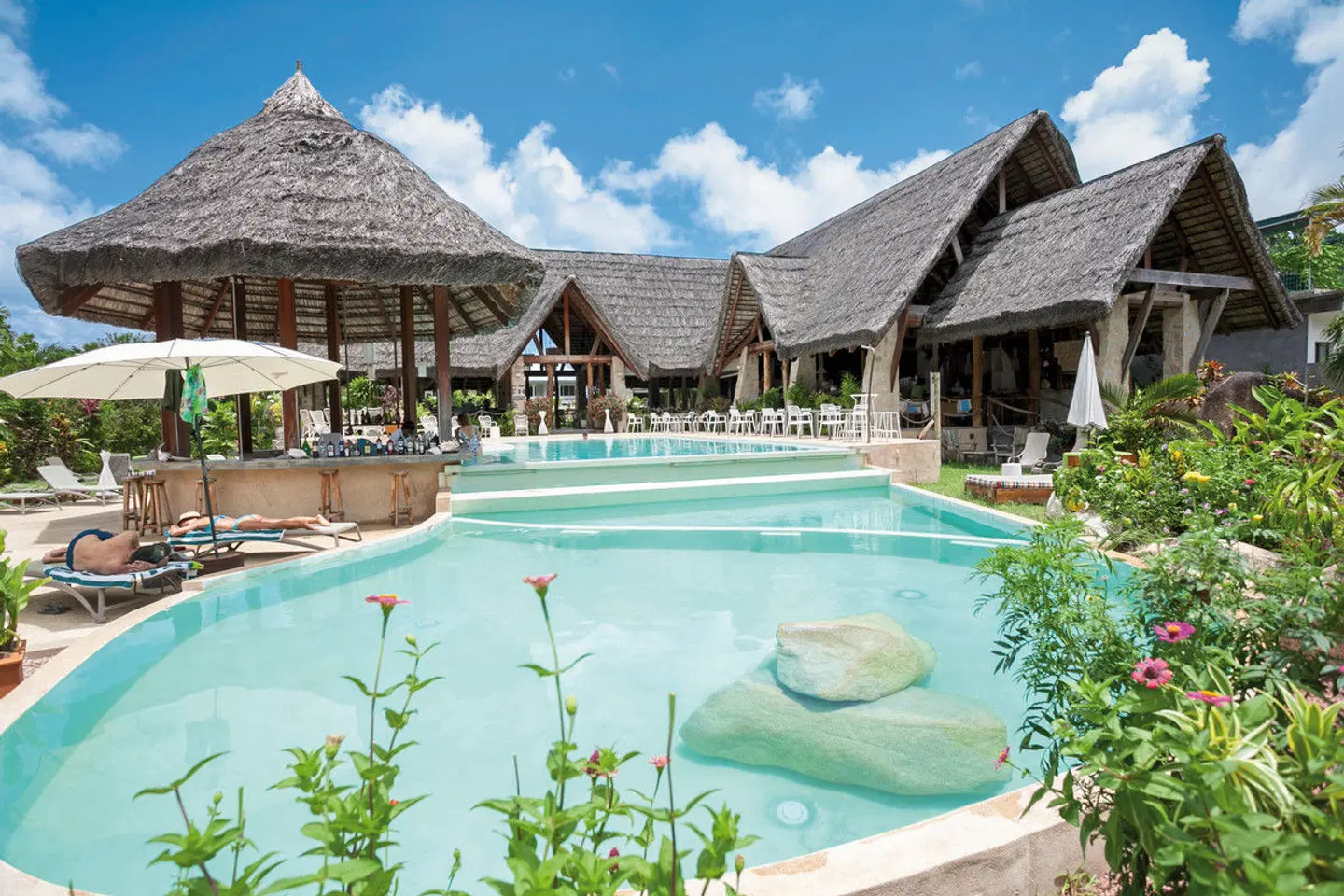 Les Lauriers Eco Hotel & Restaurant OUTDOOR_POOL