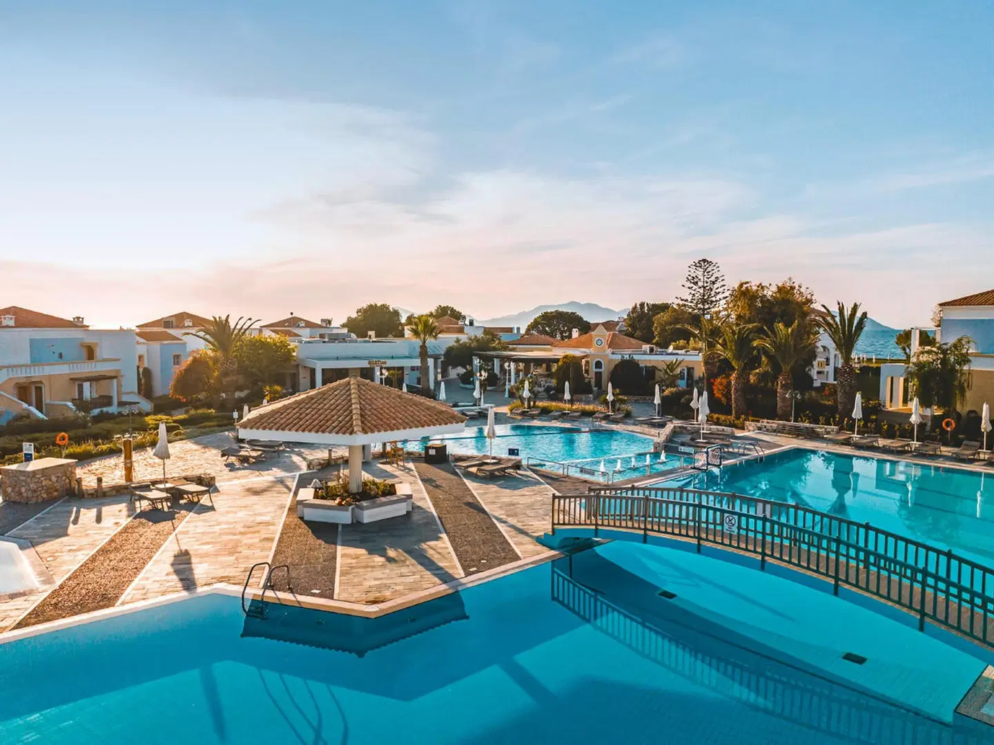 Neptune Luxury Resort OUTDOOR_POOL