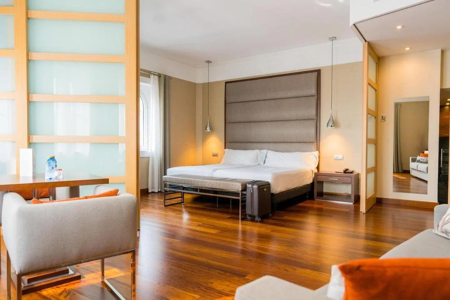 Compostela ROOM_EXAMPLE