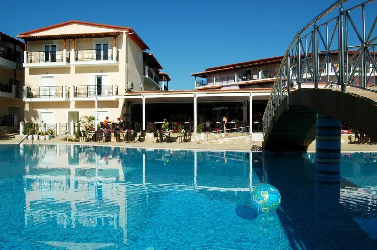 Majestic Hotel & Spa OUTDOOR_POOL